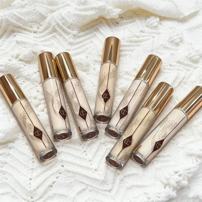 Correcteur de teint éclaircissant Honey de la marque Charlotte Tilbury
