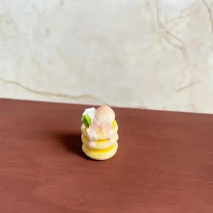 Maison de poupée Miniature, jouet alimentaire, pêche, 3 couches, modèle de gâteau crème, décoration DIY pour accessoires de poupée, cadeau pour enfants, 1 pièce