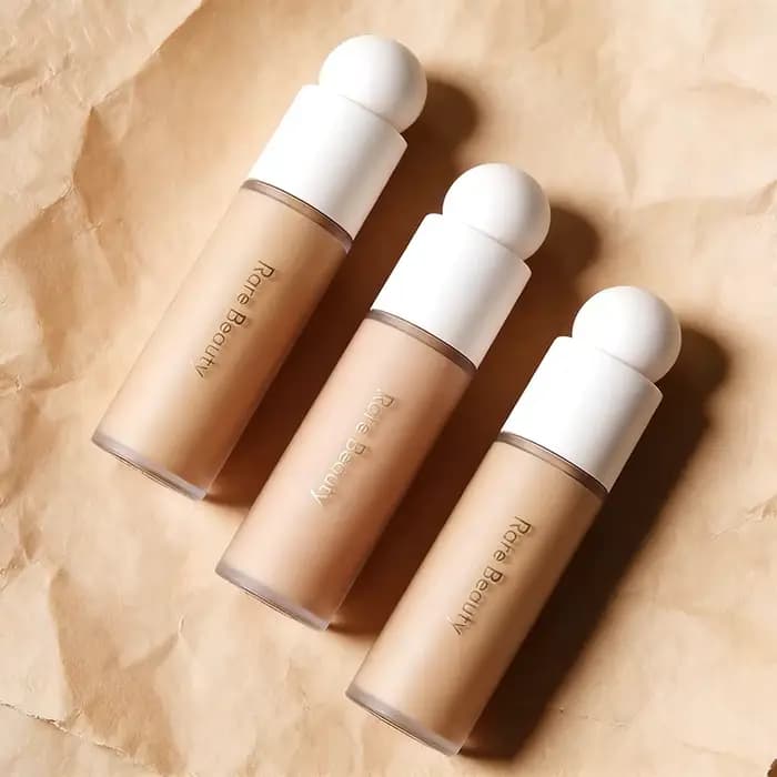Fond de teint liquide soyeux Rare Beauty pour le visage