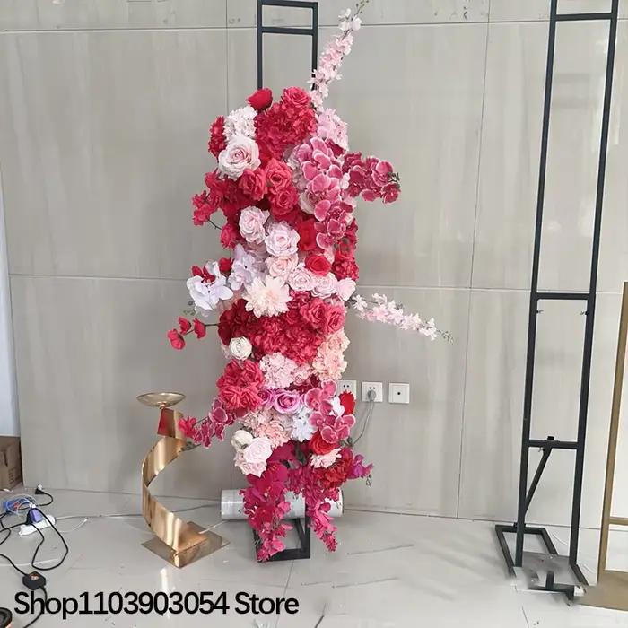 Arche de toile de fond de mariage en panneau KT, décoration florale suspendue, arrangement de roses rose vif et de delphiniums, accessoires pour événements