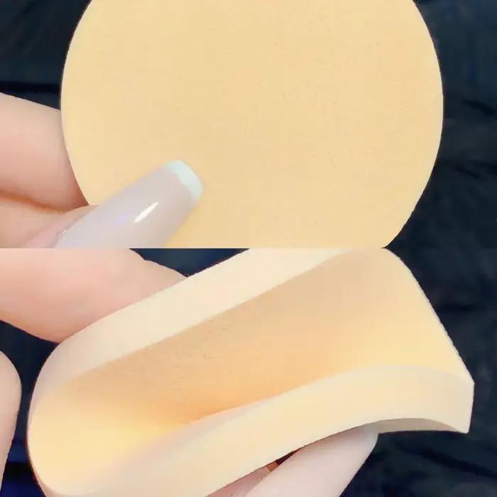 Poudre de maquillage hydratante et éclaircissante