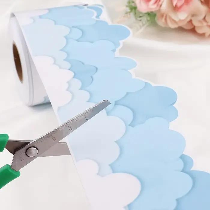 Rouleaux de décoration de bordure pour tableau noir et tableau blanc en forme de nuage - Autocollants adhésifs en papier pour bordure, surface lisse, nuages blancs bleu clair