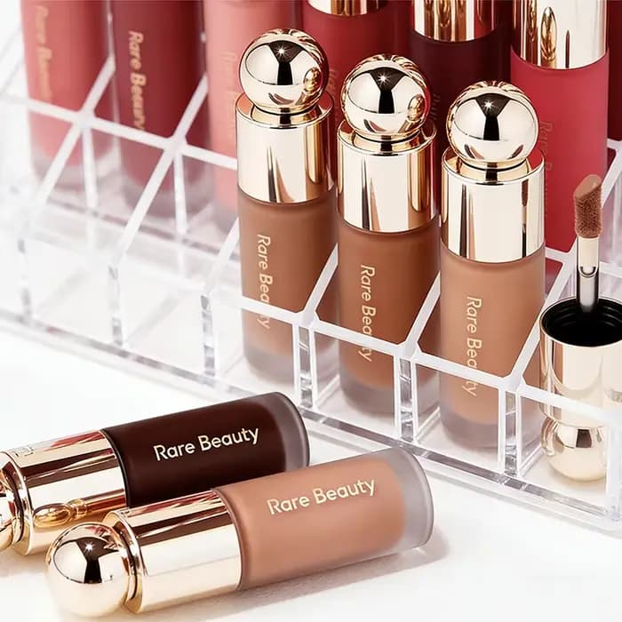 Fond de teint liquide soyeux Rare Beauty pour le visage