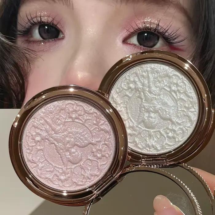 Palette de poudre illuminatrice rose gaufrée style baroque