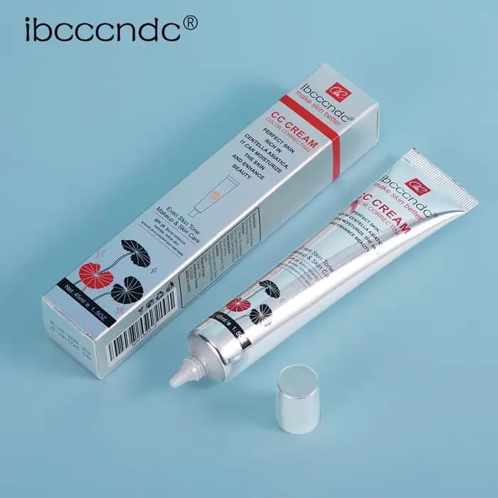 Base de maquillage féminine ErborianCC crème anti-cernes couverture complète fond de teint