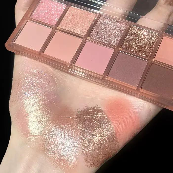 Palette de fards à paupières dix couleurs avec poudre nacrée mate, facile à appliquer et non sujer à la poudre flyaway pour un maquillage exquis des yeux