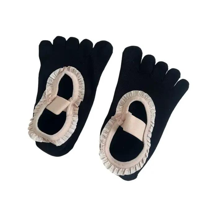 Chaussettes de Pilates à cinq orteils avec grip en silicone plissé, chaussettes courtes souples et élastiques en coton antidérapantes pour le sport