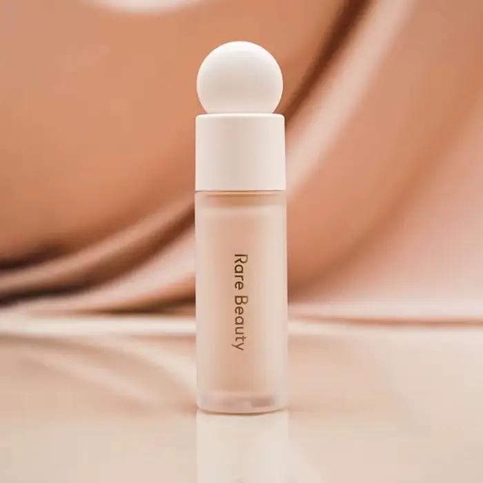 Fond de Teint Fluide Luxe Rare Beauty Effet Léger Couvre Naturellement les Imperfections