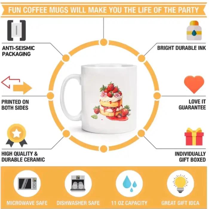 Tasse en céramique conçue avec une gâteau aux fraises blanches pour le café, le thé, le petit déjeuner et les collations