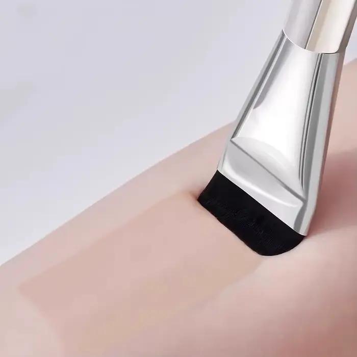 Pinceau de maquillage pour fond de teint