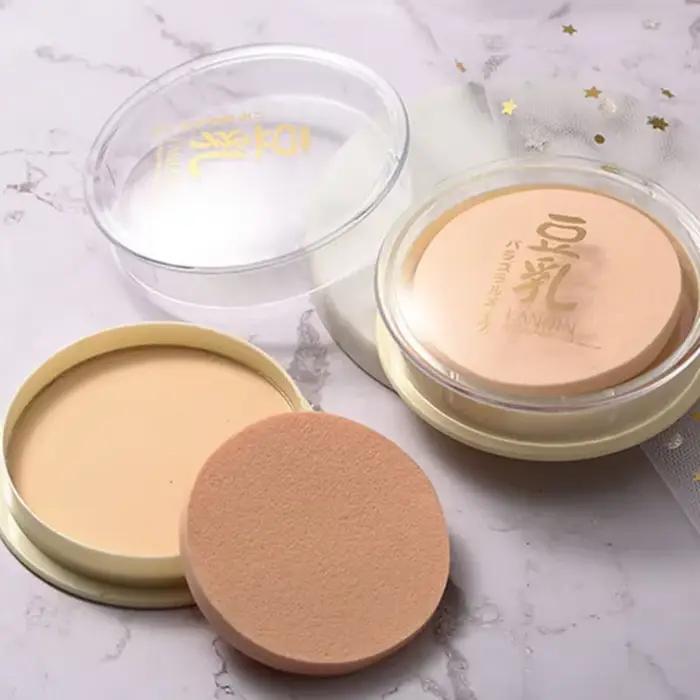 Poudre de maquillage hydratante et éclaircissante imperméable