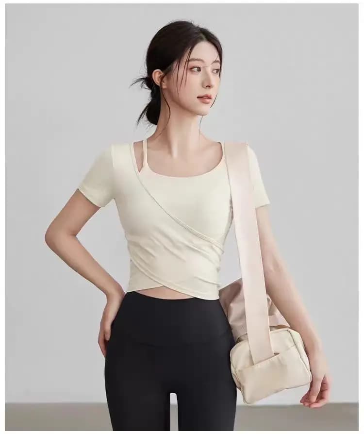 Haut de sport ajusté pour femme avec soutien-gorge intégré, compressif, séchage rapide, idéal pour l