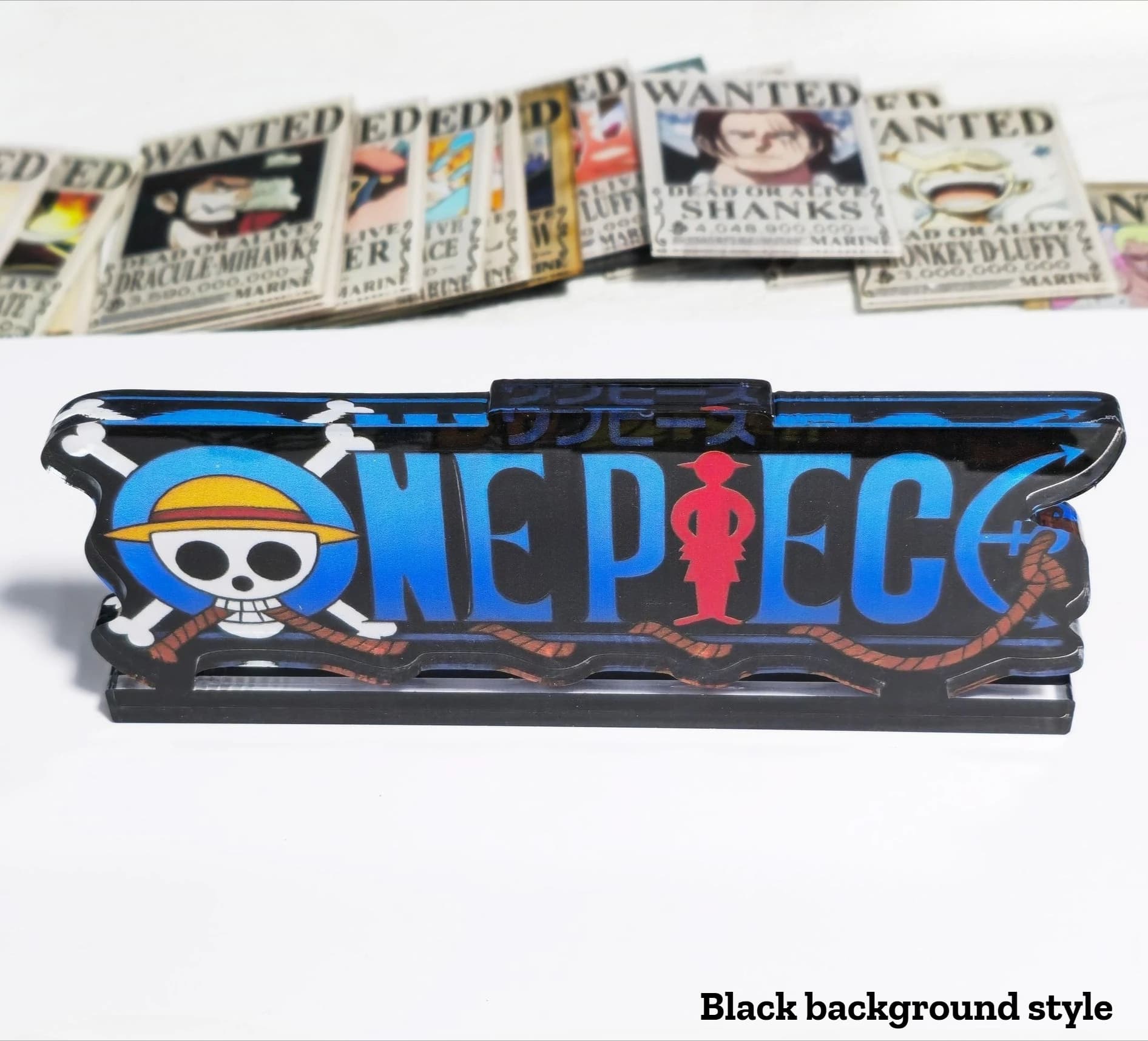 Figurines décoratives One Piece avec logo, fond blanc et noir, présentoir sur pied, jouets modèles,
